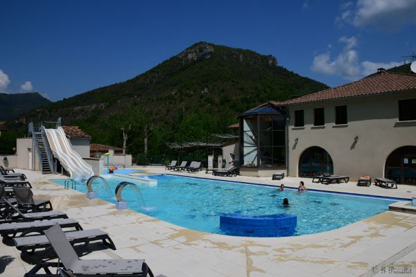 /campings/francia/midi-pirineos/aveyron/LesPrades/camping-les-prades-services-espace-aquatique-chauffee.jpg